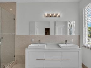 933 Falling Water Rd, Weston FL 33326