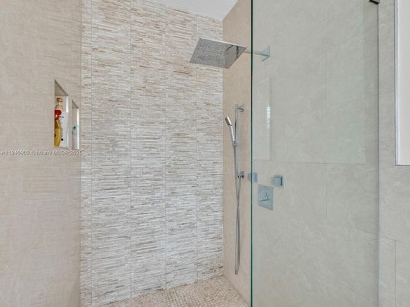 933 Falling Water Rd, Weston FL 33326