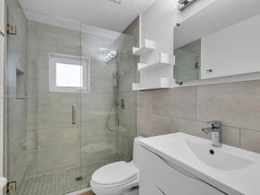 933 Falling Water Rd, Weston FL 33326