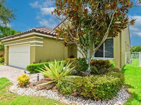 933 Falling Water Rd, Weston FL 33326