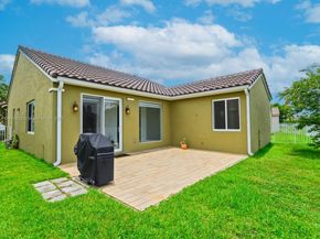 933 Falling Water Rd, Weston FL 33326