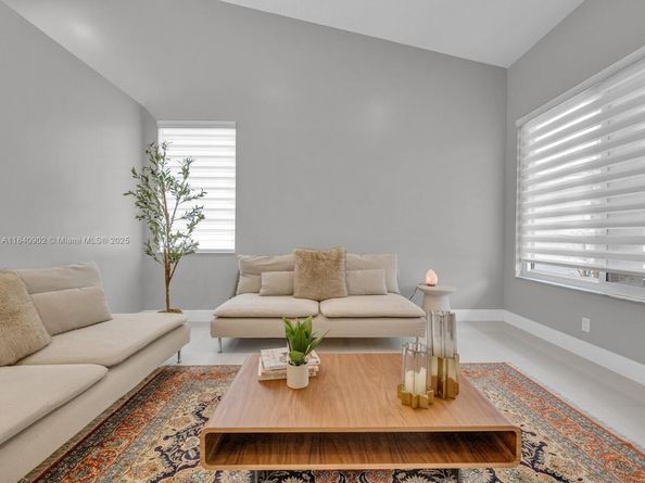 933 Falling Water Rd, Weston FL 33326