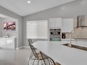 933 Falling Water Rd, Weston FL 33326