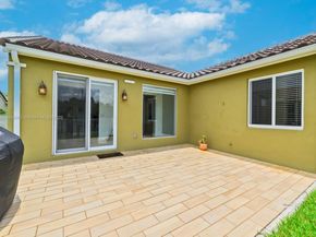 933 Falling Water Rd, Weston FL 33326