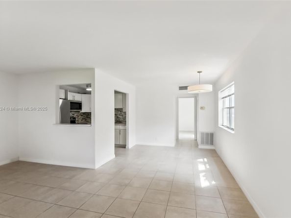 447 Saxony J 447, Delray Beach FL 33446