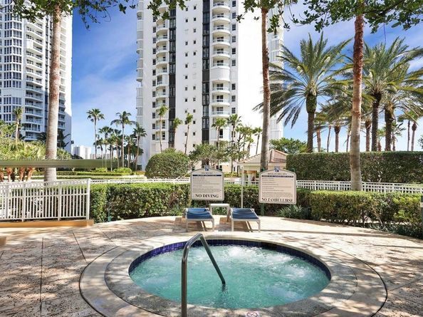 21205 Yacht Club Drive 304, Aventura FL 33180