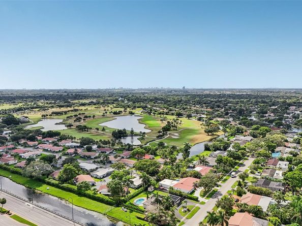 20 W Tropical Way, Plantation FL 33317