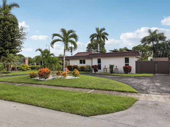 20 W Tropical Way, Plantation FL 33317
