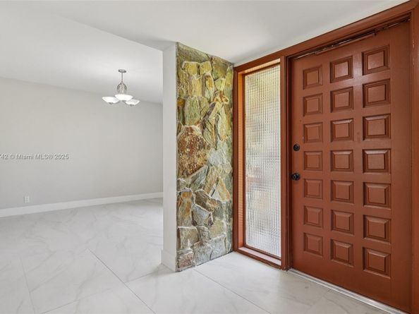 20 W Tropical Way, Plantation FL 33317