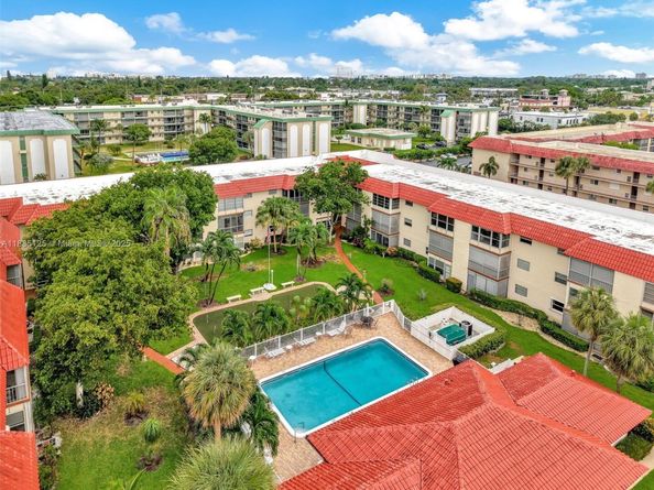 700 SE 6th Ave 304, Deerfield Beach FL 33441