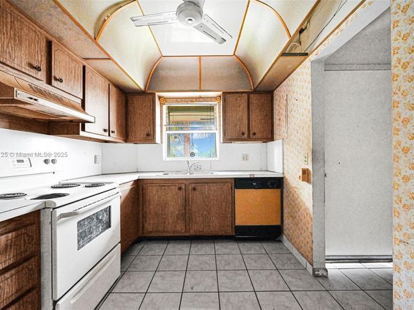 700 SE 6th Ave 304, Deerfield Beach FL 33441