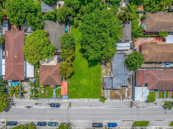1376 NW 32nd St, Miami FL 33142
