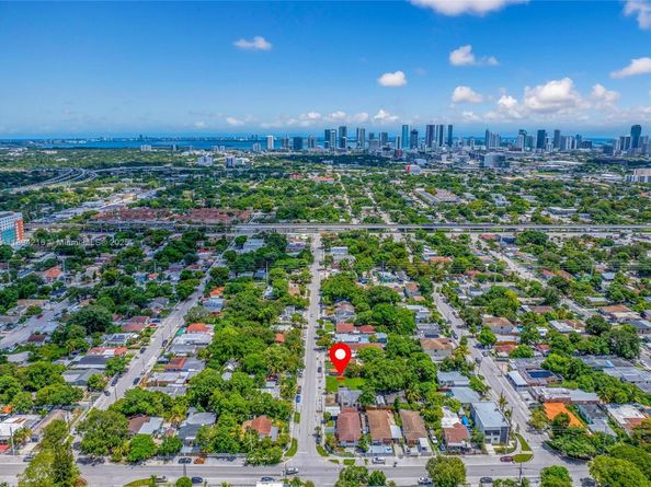 1376 NW 32nd St, Miami FL 33142