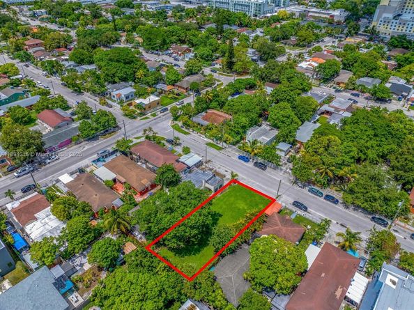 1376 NW 32nd St, Miami FL 33142