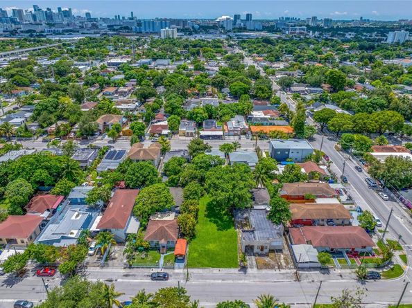 1376 NW 32nd St, Miami FL 33142