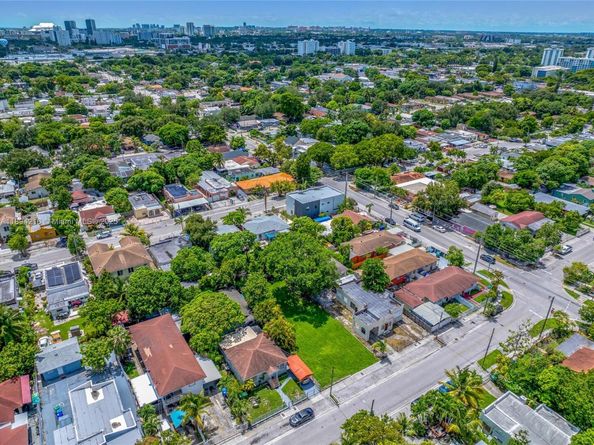 1376 NW 32nd St, Miami FL 33142