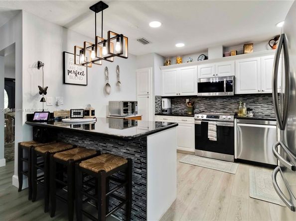 431 S Old Hiatus Rd, Plantation FL 33325