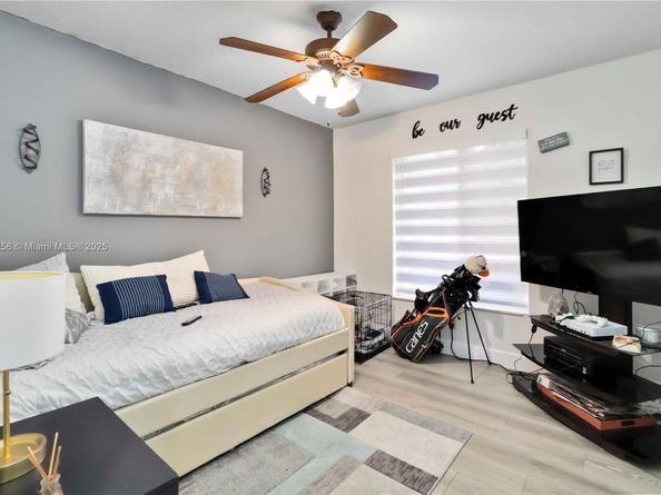 431 S Old Hiatus Rd, Plantation FL 33325