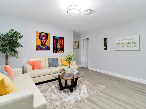 431 S Old Hiatus Rd, Plantation FL 33325