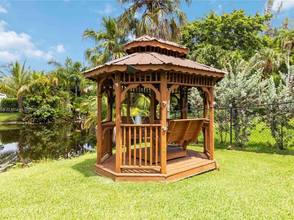 431 S Old Hiatus Rd, Plantation FL 33325