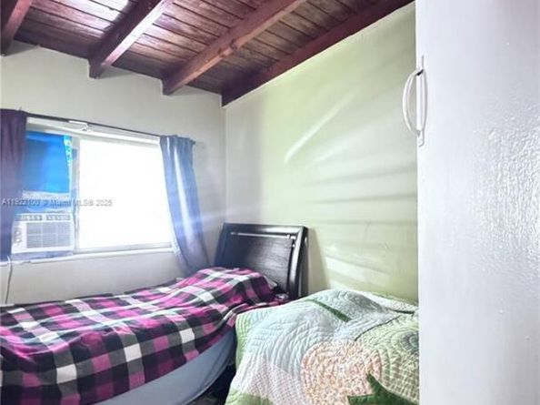 3135 NW 86th St, Miami FL 33147