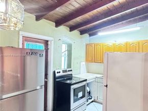 3135 NW 86th St, Miami FL 33147