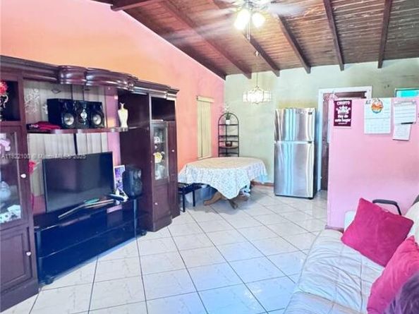 3135 NW 86th St, Miami FL 33147