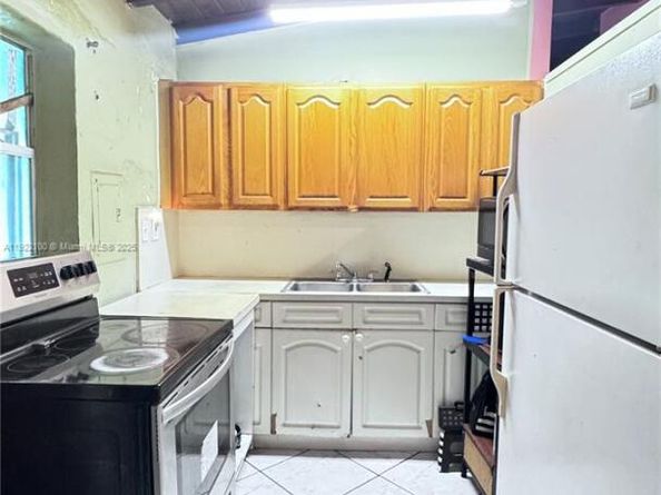 3135 NW 86th St, Miami FL 33147