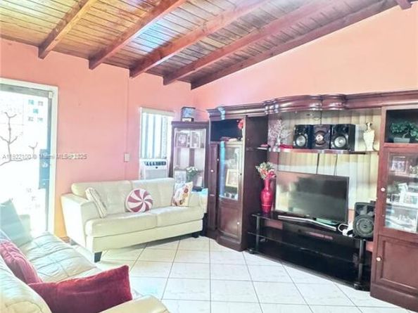 3135 NW 86th St, Miami FL 33147