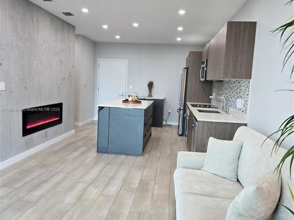 1600 SW 1st Ave 809, Miami FL 33129
