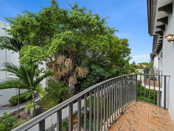 3506 NE 166th St 4, North Miami Beach FL 33160