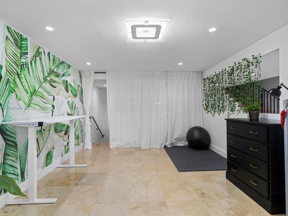 3506 NE 166th St 4, North Miami Beach FL 33160