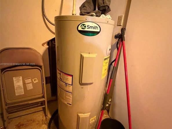 3009 S Terrace Dr, West Palm Beach FL 33407