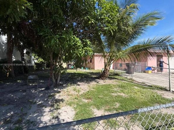 3009 S Terrace Dr, West Palm Beach FL 33407