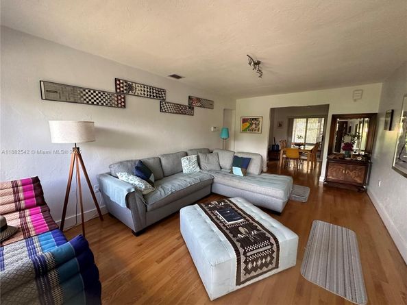 2270 SW 24th St, Miami FL 33145