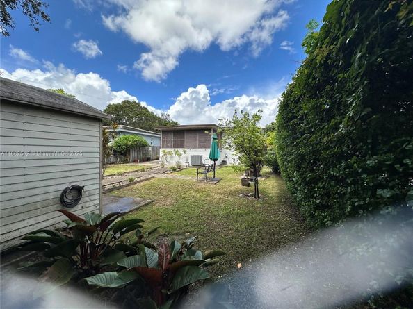 2270 SW 24th St, Miami FL 33145