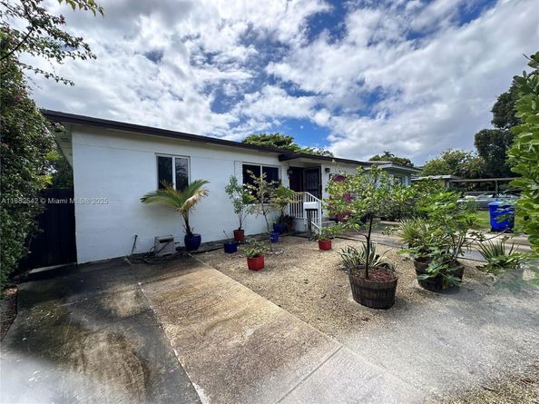 2270 SW 24th St, Miami FL 33145