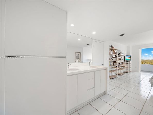 155 Ocean Lane Dr 1104, Key Biscayne FL 33149