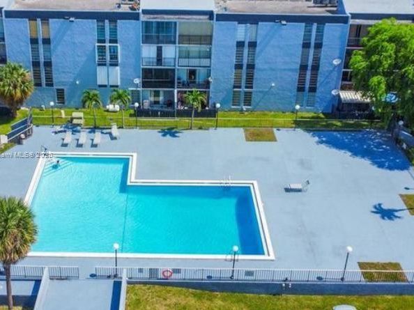 210 Fontainebleau Blvd 210, Miami FL 33172