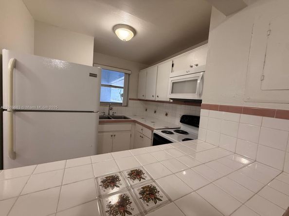 210 Fontainebleau Blvd 210, Miami FL 33172