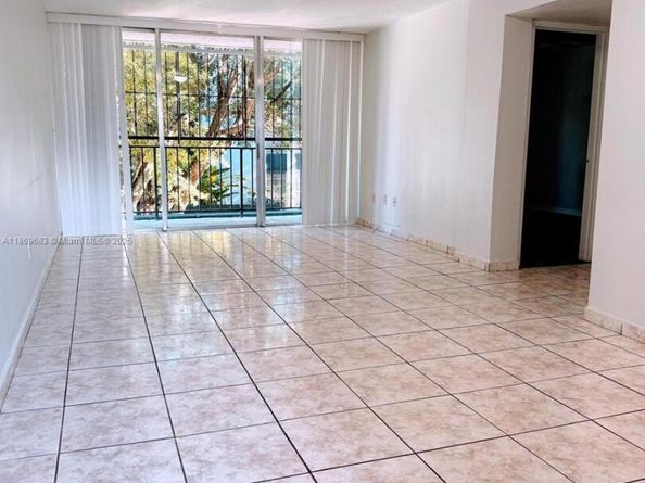 210 Fontainebleau Blvd 210, Miami FL 33172