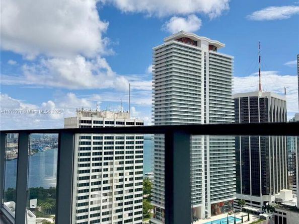 227 NE 2nd St 2105, Miami FL 33132