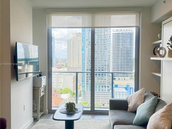227 NE 2nd St 2105, Miami FL 33132
