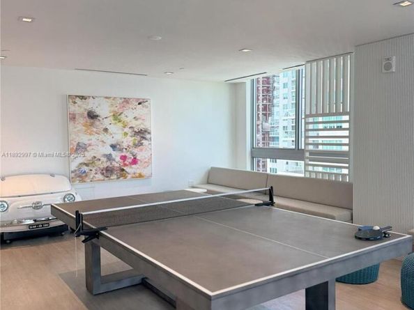 227 NE 2nd St 2105, Miami FL 33132
