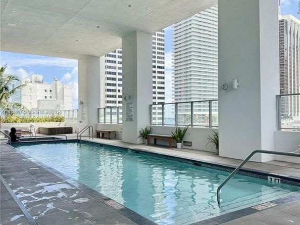 227 NE 2nd St 2105, Miami FL 33132