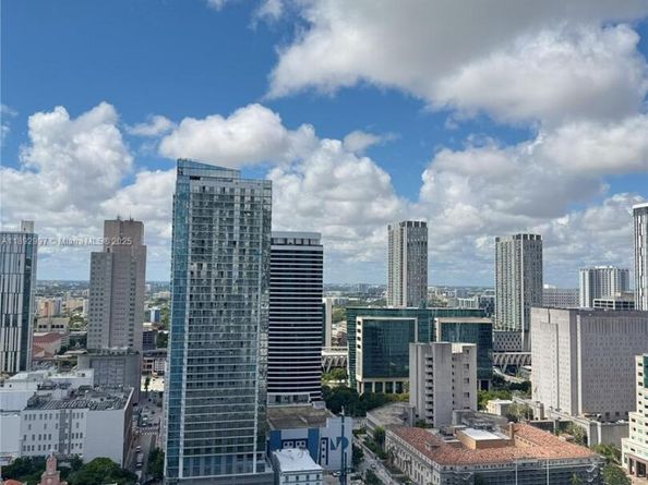 227 NE 2nd St 2105, Miami FL 33132