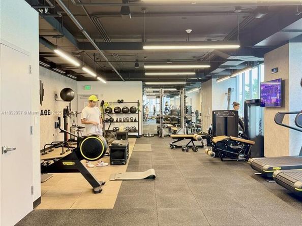 227 NE 2nd St 2105, Miami FL 33132