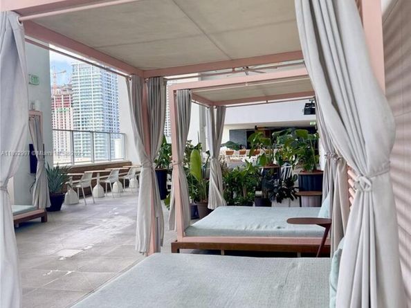 227 NE 2nd St 2105, Miami FL 33132