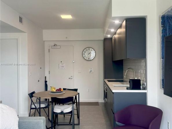 227 NE 2nd St 2105, Miami FL 33132