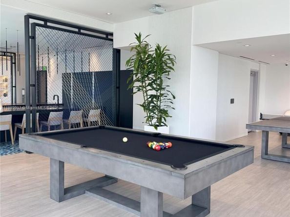 227 NE 2nd St 2105, Miami FL 33132